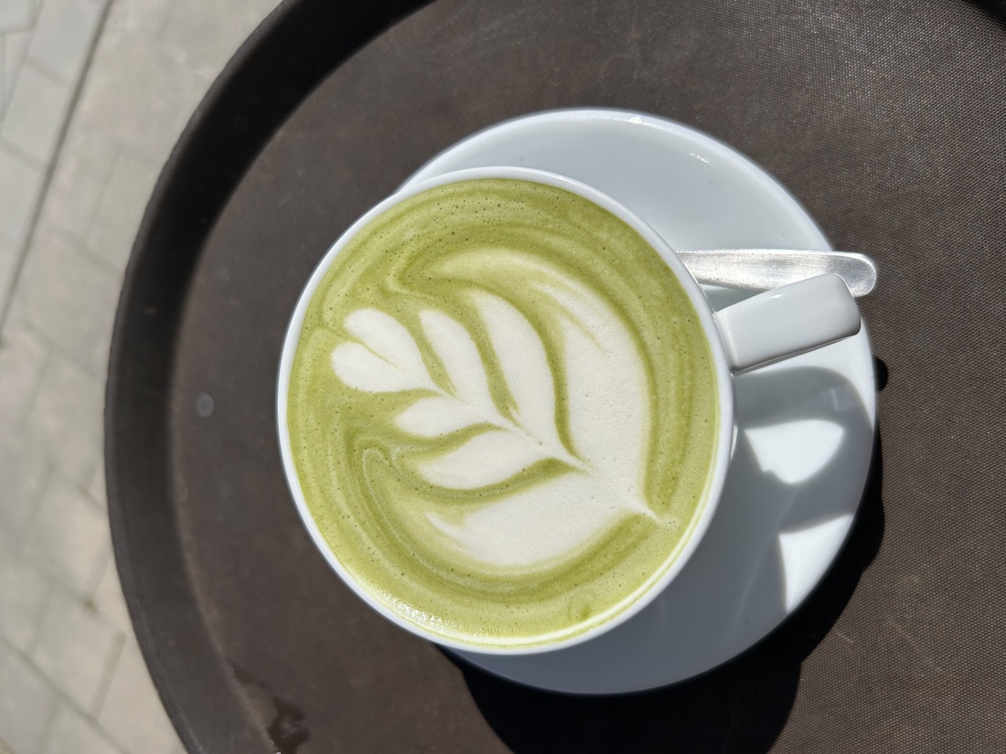 Matcha Latte mit Latte Art